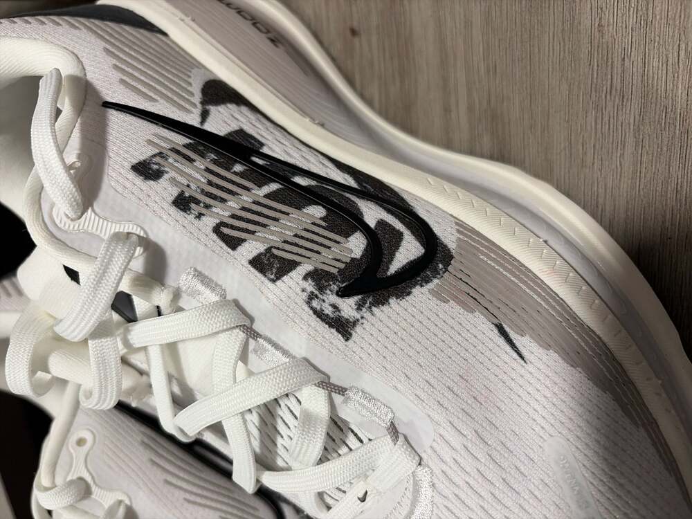 Nike Air Zoom Vomero 18 White Black "RUN" Graphic Running Shoes - Picture 7 of 9